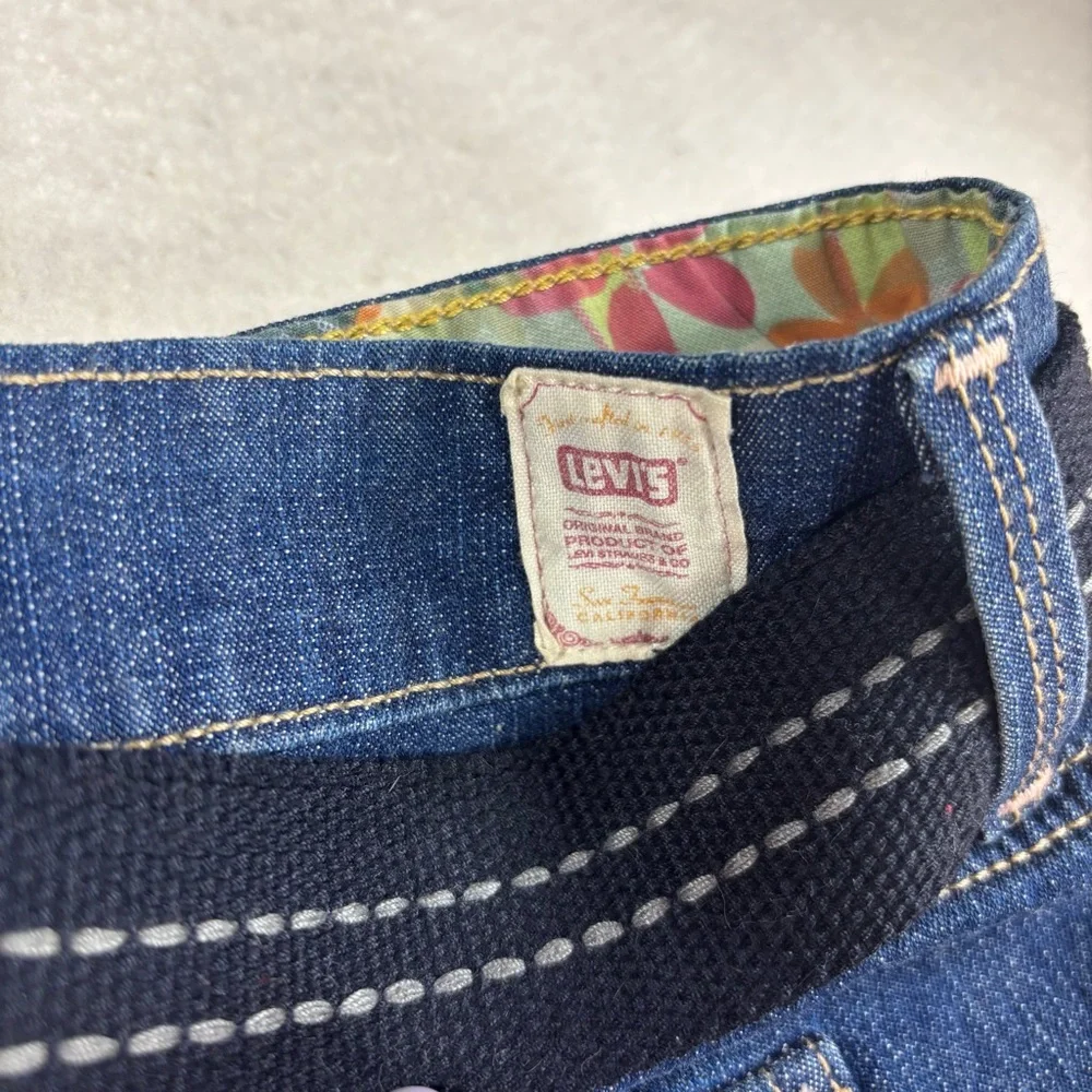 Levi’s Women’s Y2K Tab Twills Denim Shorts Size 6 With Belt Navy Cuffed Hem - Picture 6 of 6